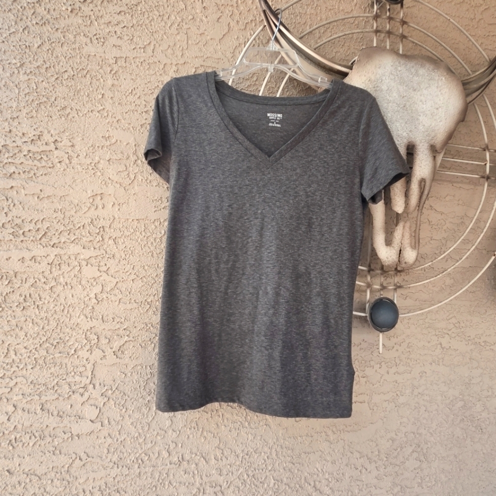 V-neck tee
